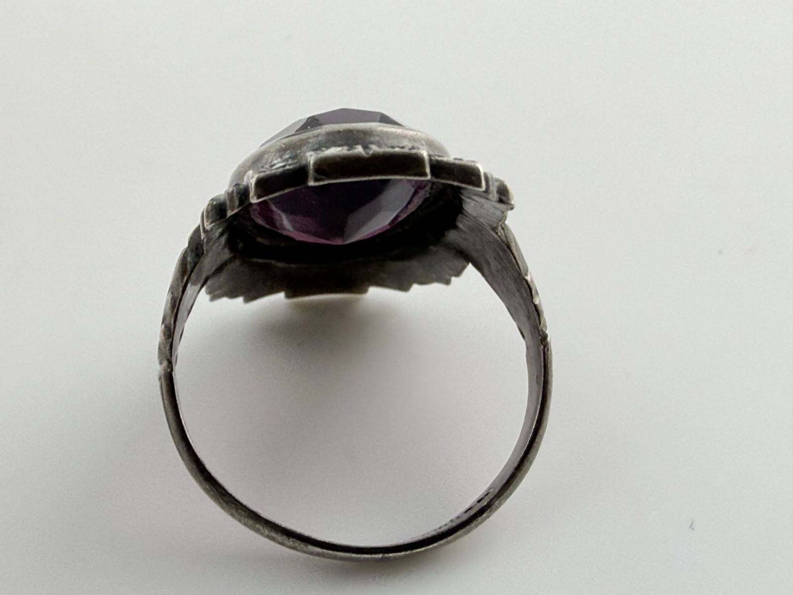 Vintage Uncas Manufacturing Sterling Silver Purple Glass Marcasite Ring Sz 6.25