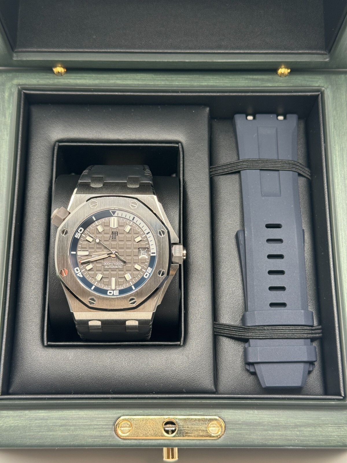 Audemars Piguet Royal Oak Offshore Diver MINT 2024 Complete Set Gray Dial