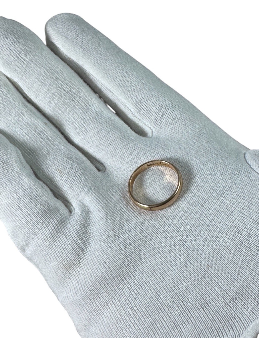 14 Karat Yellow Gold Plain Thin Band ring Size 7.75” 2.80 Grams Vintage