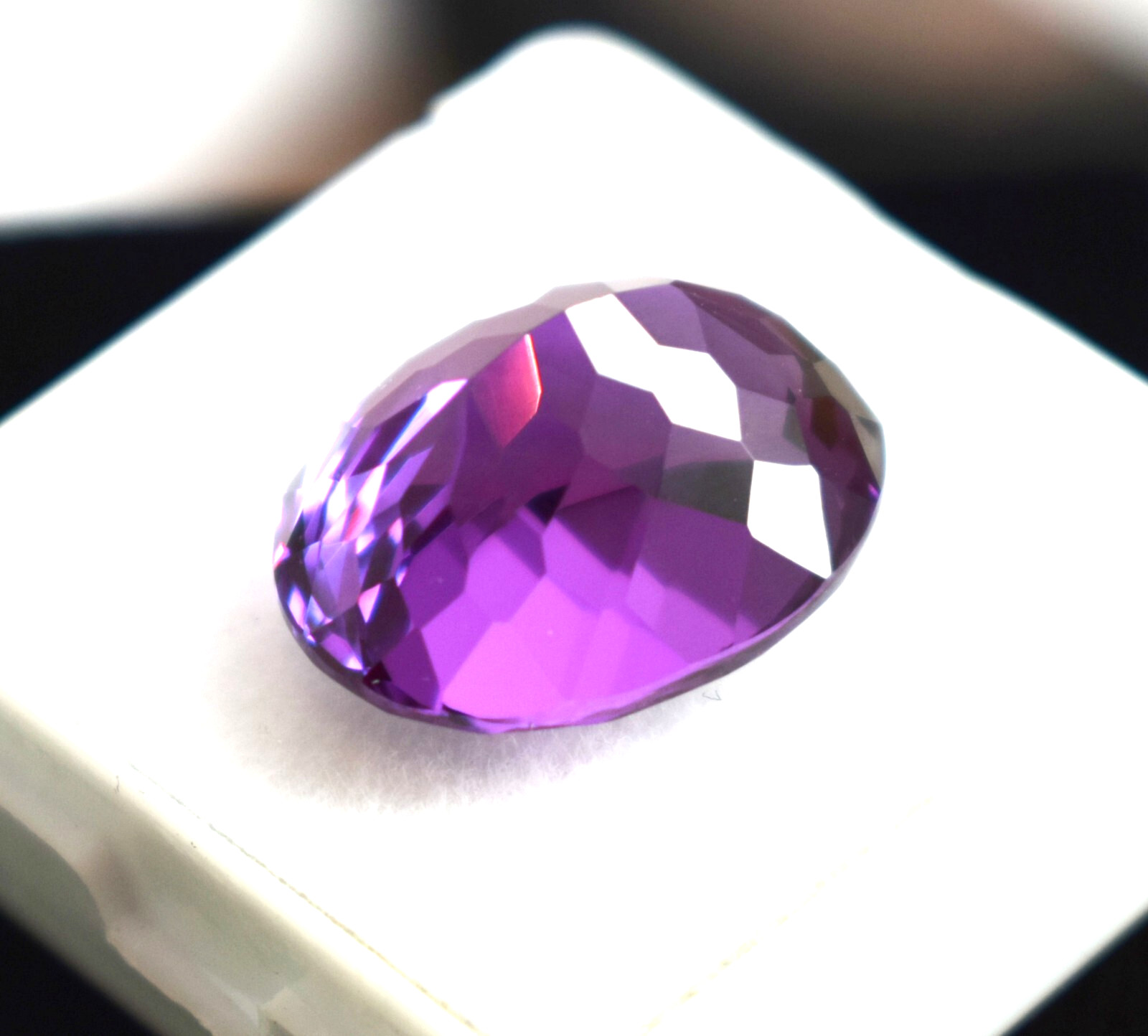 Natural Oval Cut 20.00 Ct Flawless Russian Color Changing Alexandrite Gemstone