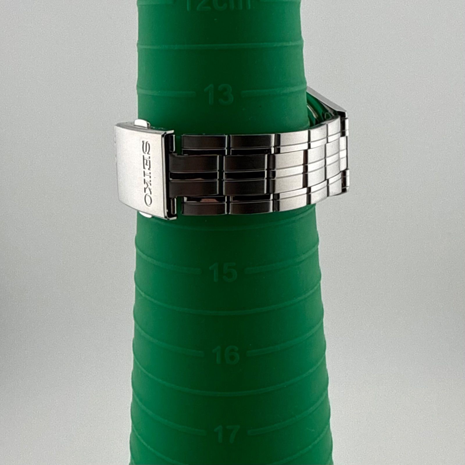 SEIKO V147-0AD0 Solar Quartz Watch Unisex Working Condition Short Band