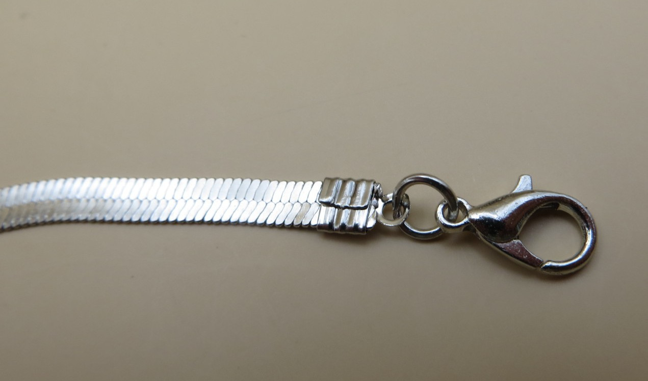 New 8mm Wide Silver-tone Herringbone Chain Bracelet 7″ – 9″ Adjustable #933