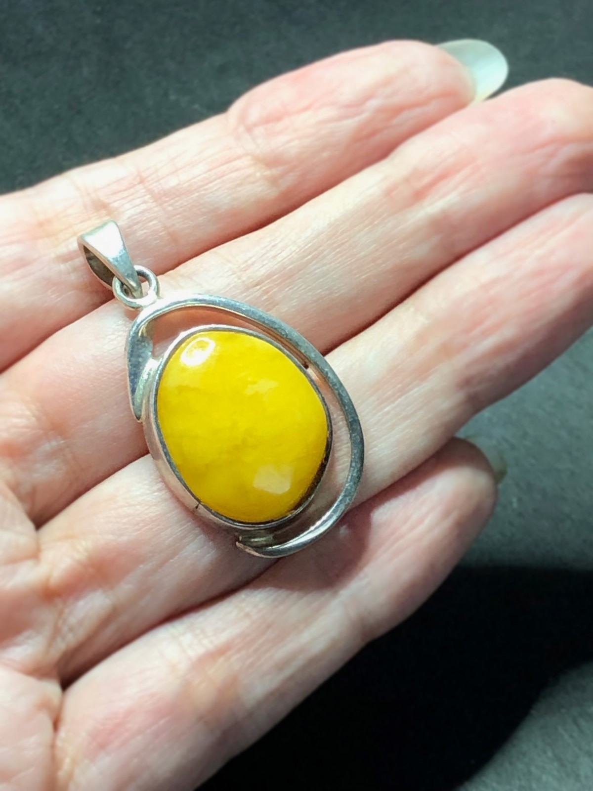 Vintage Natural EGG YOLK BUTTERSCOTCH BALTIC AMBER Sterling Silver Pendant