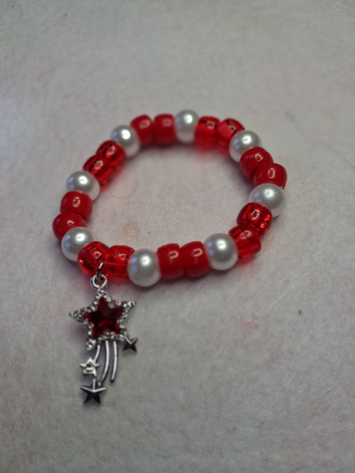 Pretty 4″ Red & White Bracelet With Shooting Star Charm & Pony And Faux Pearls