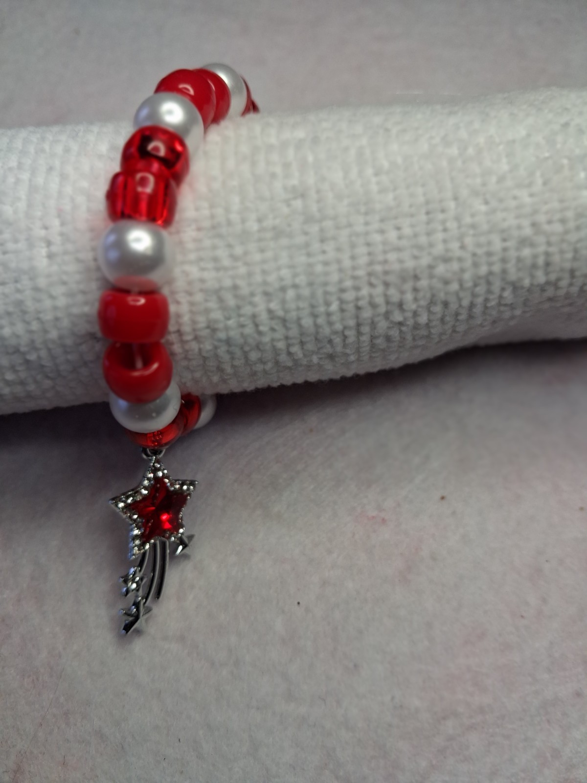 Pretty 4″ Red & White Bracelet With Shooting Star Charm & Pony And Faux Pearls