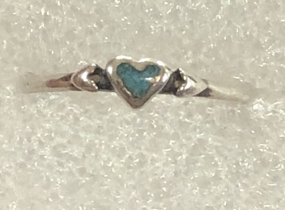 Wheeler Manufacturing Ring Tiny Heart Crushed Turquoise Sterling Silver – Size 6