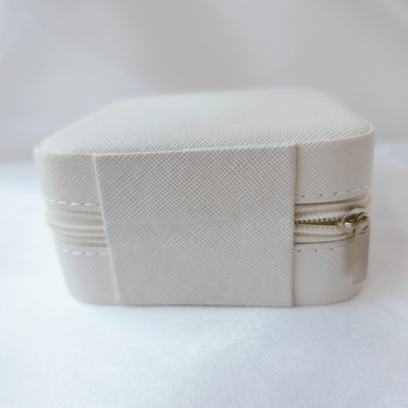 White Square Zip-Around Travel Jewelry Case / Jewelry Box 9.5 × 9.5″