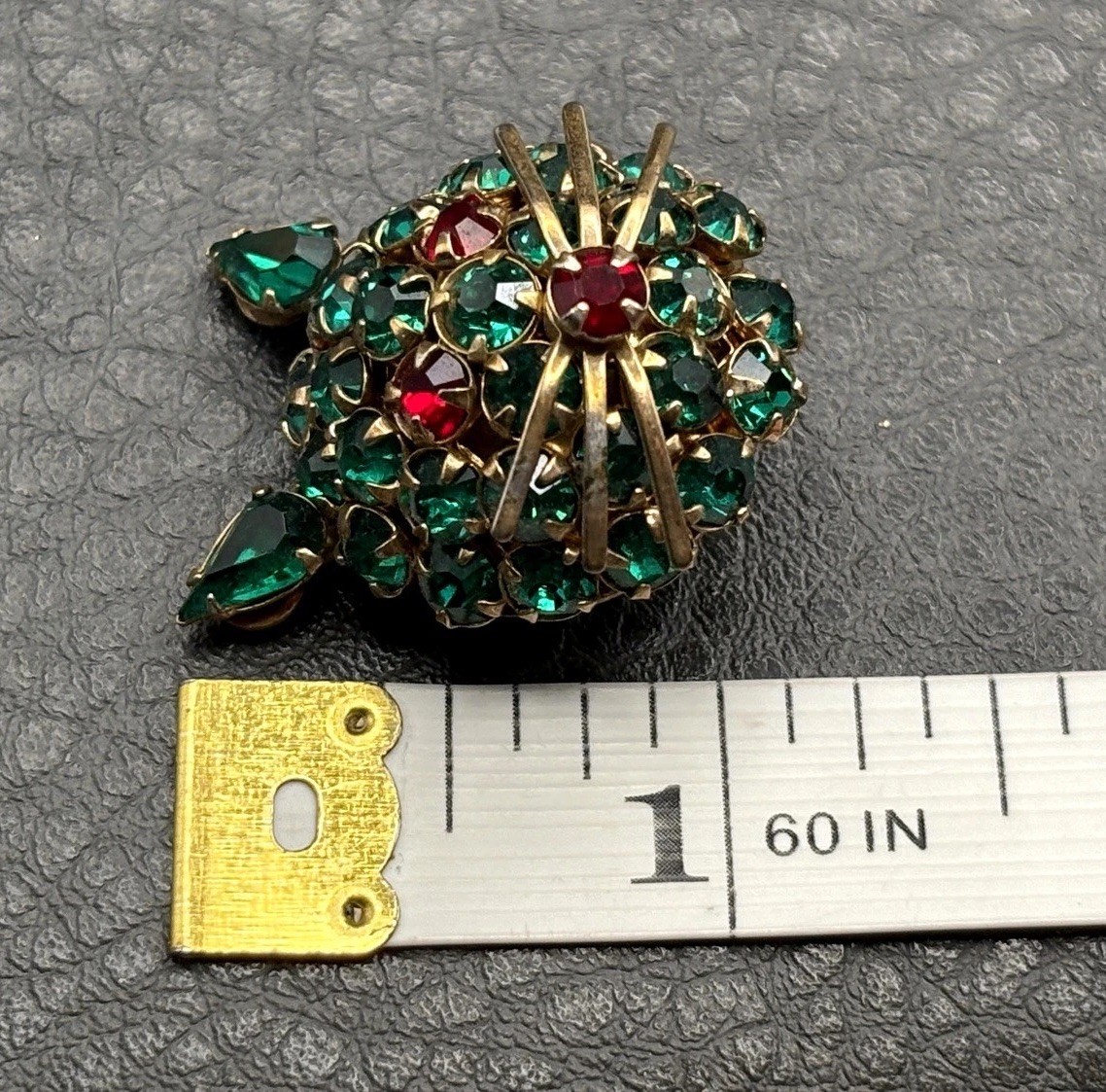 Vintage Green And Red Rare Colors Christmas Holiday Rhinestone Cat Brooch Pin