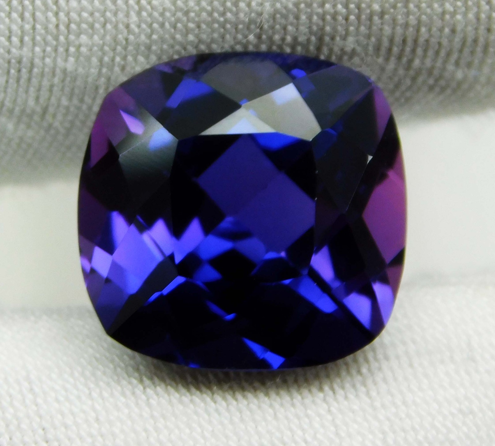 Natural Purple Blue Tanzanite 8.85 Ct AAA Cushion Cut Certified Faceted Gems