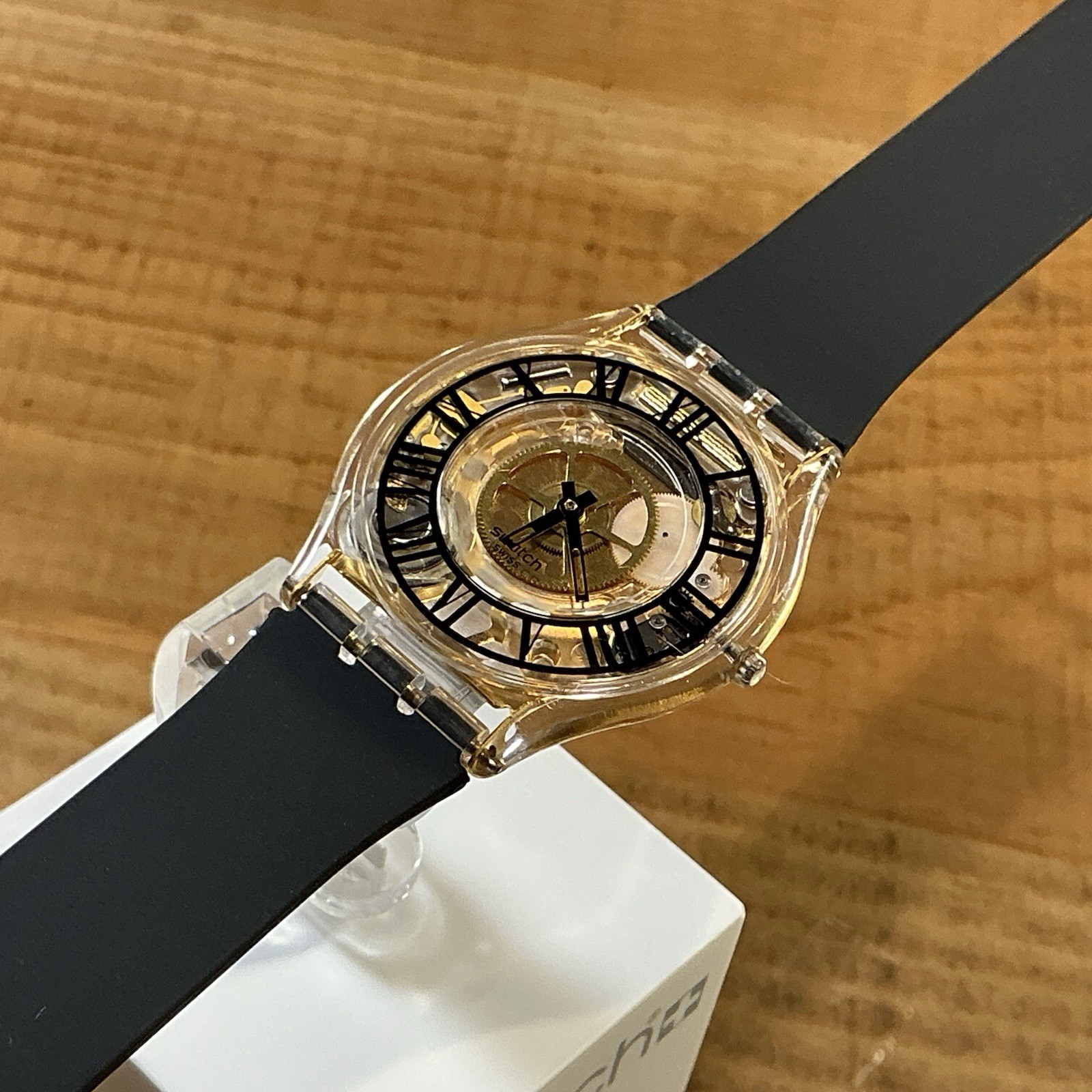 Skin – Ultra Thin – FORET NOIRE – SFK392 – Gold Gears / Roman Numerals – 34mm