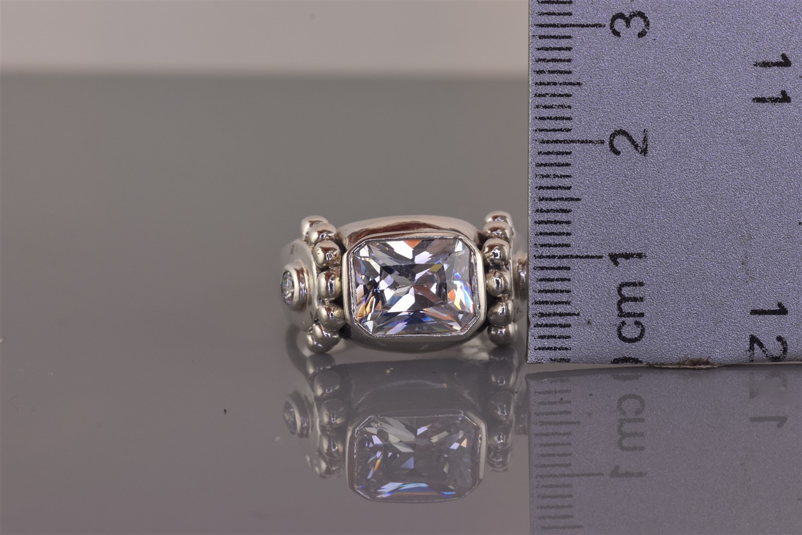Sterling Silver Radiant Cubic Zirconia Dotted Bead Collar Band Ring 925 Sz: 7