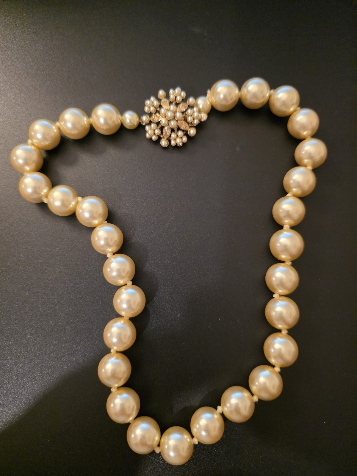 Vtg Pearl Faux Necklace Rhinestone Pearl Clasp Champagne Color 18″ Size 3/4″