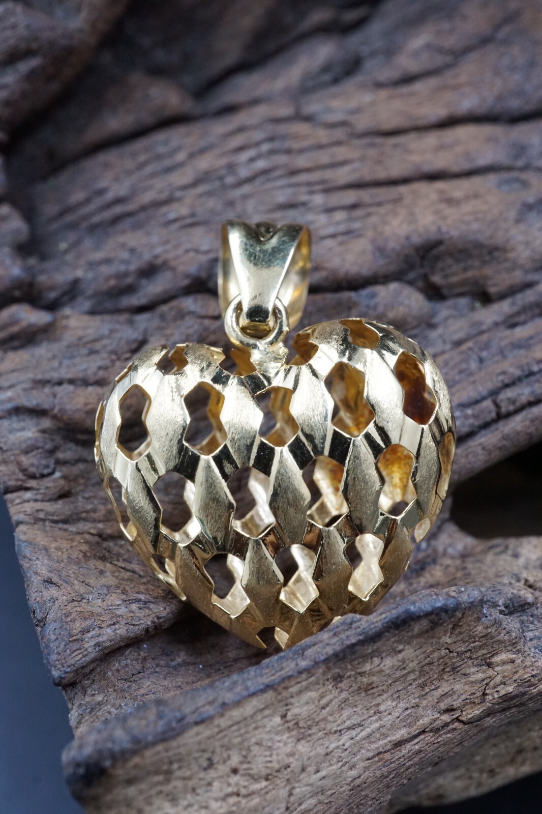 SIGNED 18K Yellow Gold HEART FILIGREE PUFFED Vintage Pendant 2.71g 1.2” L