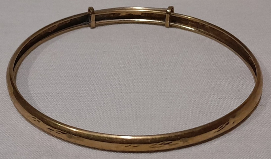 LARGE 9ct Gold ‘ADULT’S EXPANDABLE DIAMOND-CUT’ 8 inch Round BANGLE. 4.40 grams