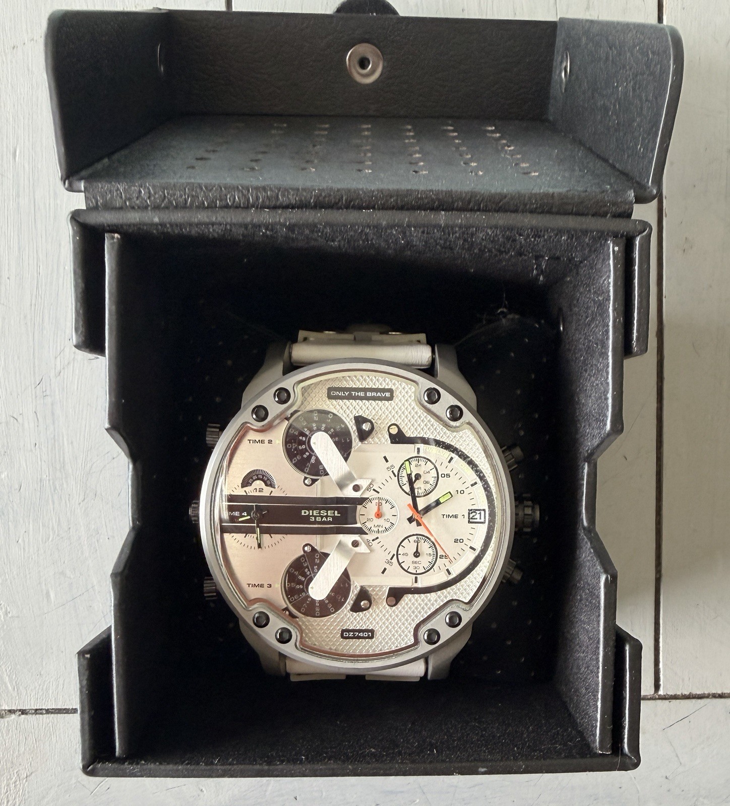 Diesel Men’s DZ7401 Chronograph Date Quartz White Rubber Strap 57mm w/ Box