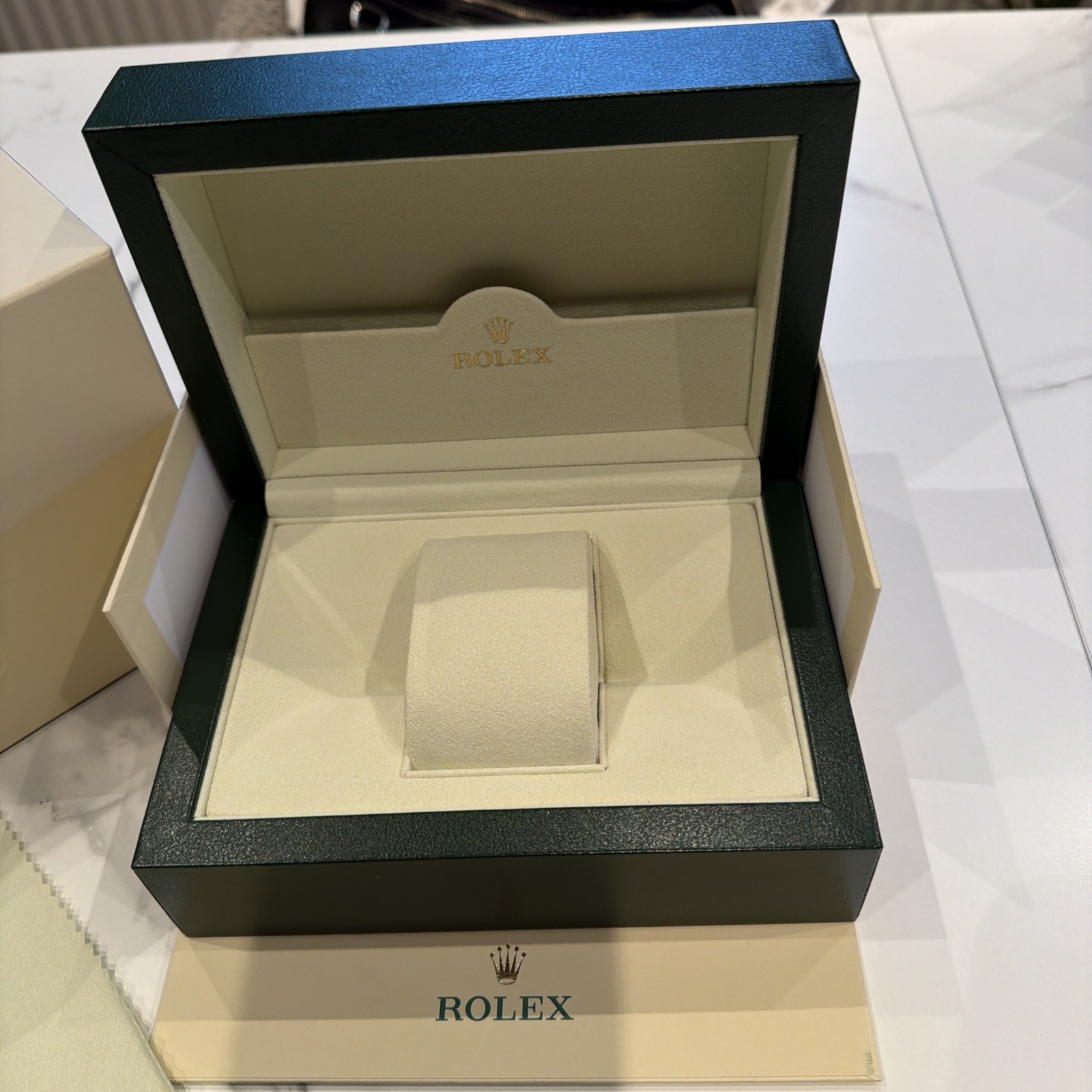 Genuine Rolex Watch Box Medium Size 39139.04 – Oyster M