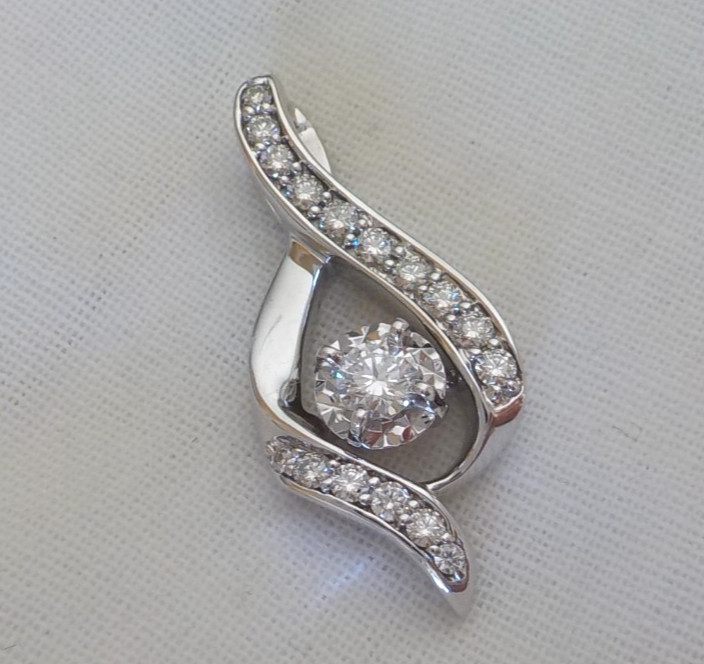 14K White Gold Teardrop Solitaire Diamond Pendant – 3.17 gms, 1.0 in, 0.38 ctw