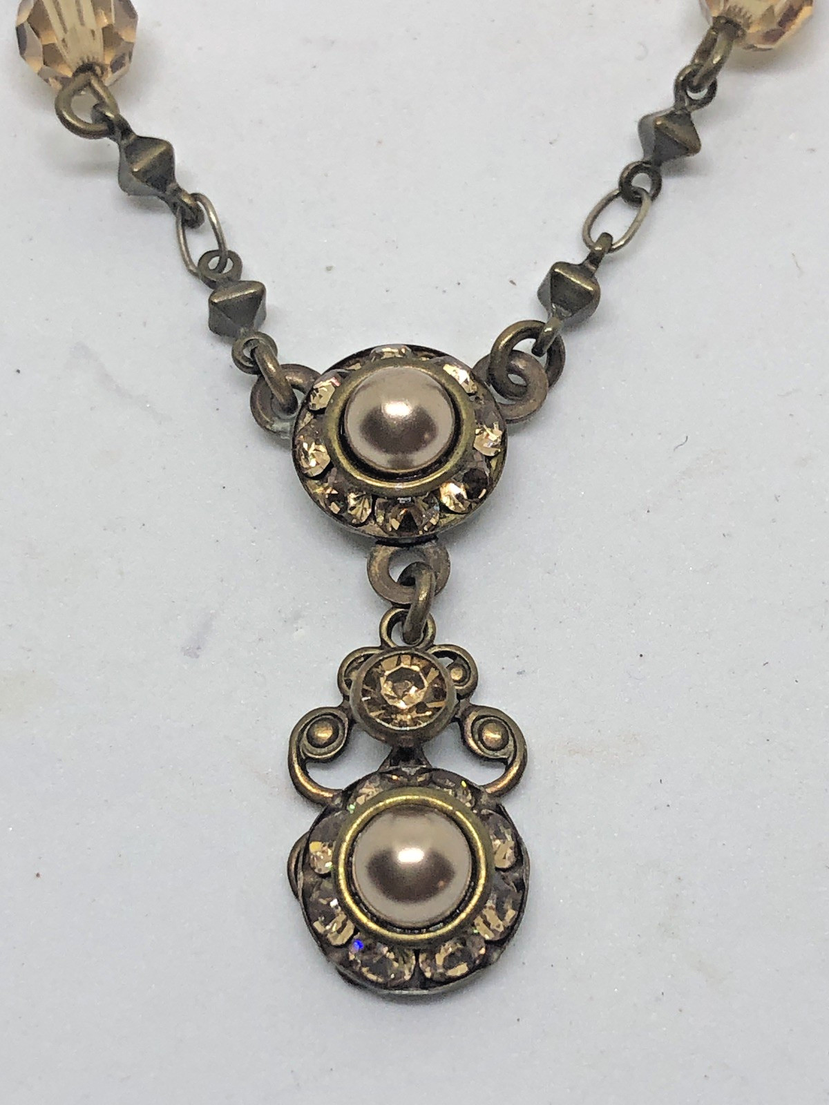 VTG LIZ PALACIOS CREAM COLOR PEARL W/COGNAC RHINESTONE/CRYSTAL DAINTY NECKLACE