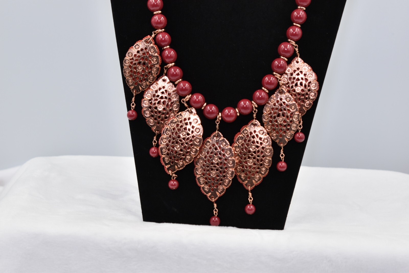Coldwater Creek Red / Burgundy & Copper Tone Leaf Beaded Necklace 20″-23″