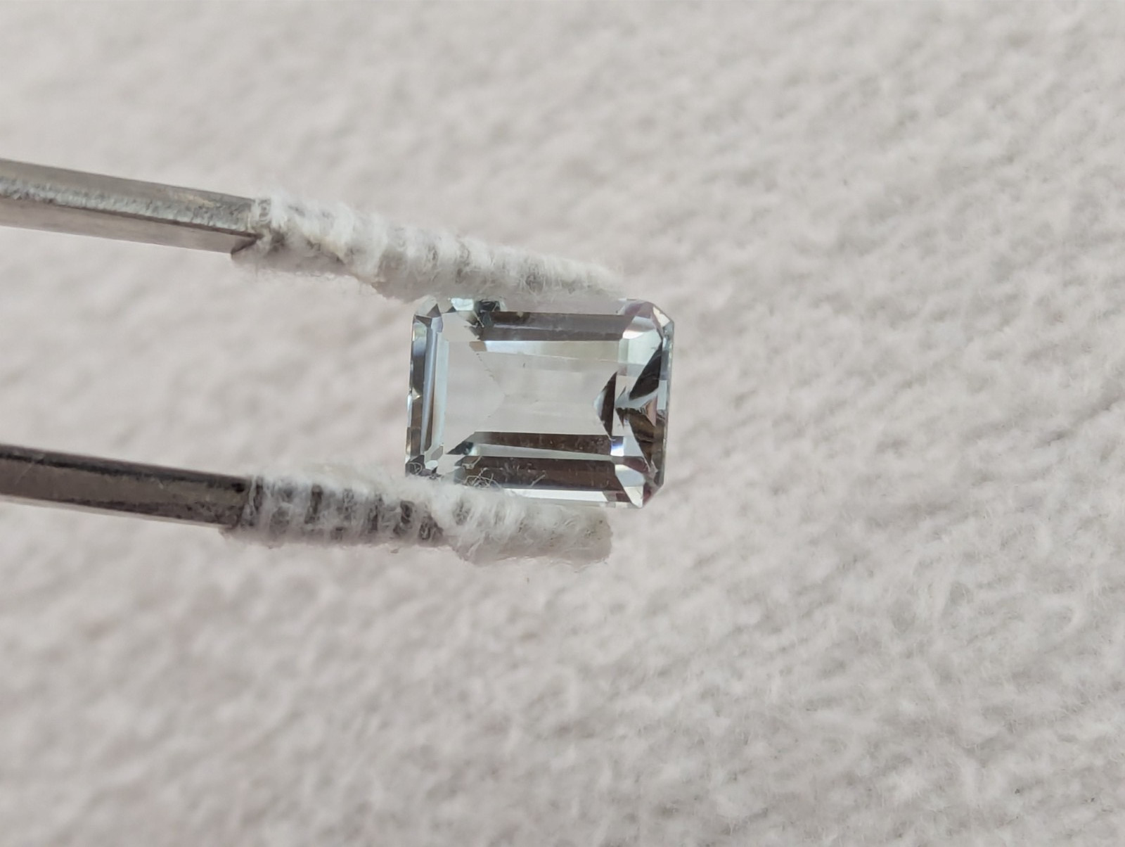 Aquamarine Clear Faceted Gemstone 2.4 carat (0.49g) 9.7 x 7.6 x 4.7 mm