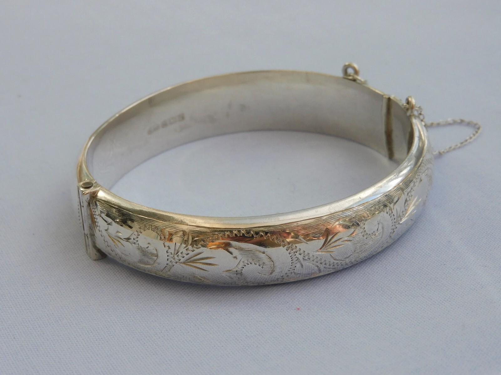 CPS BIRMINGHAM 1966 HALF ENGRAVED SOLID STERLING SILVER HINGED FLORAL BANGLE