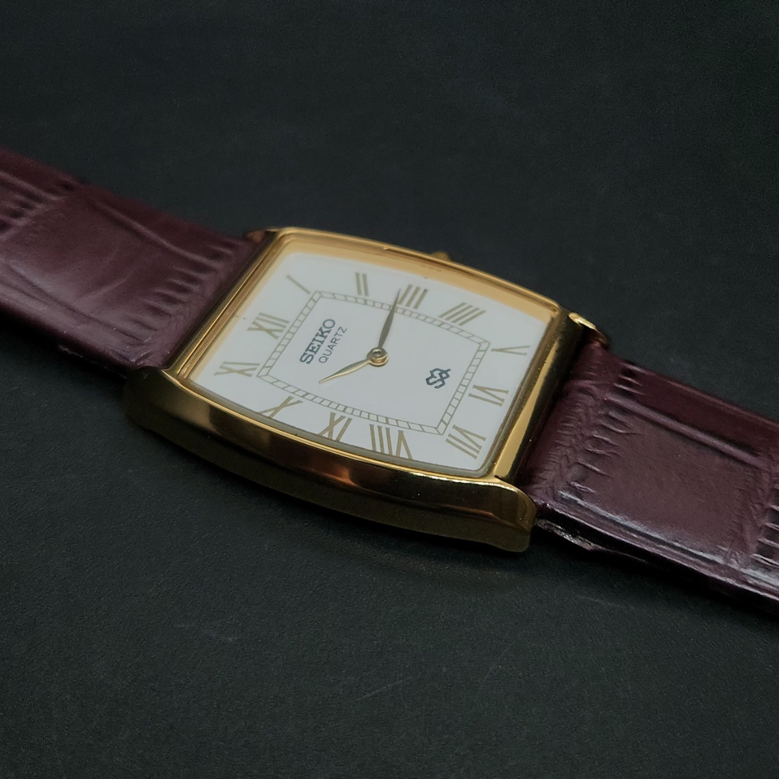 Vintage Seiko Slim Quartz Mens Wrist Watch – Comes With New Battery New Band