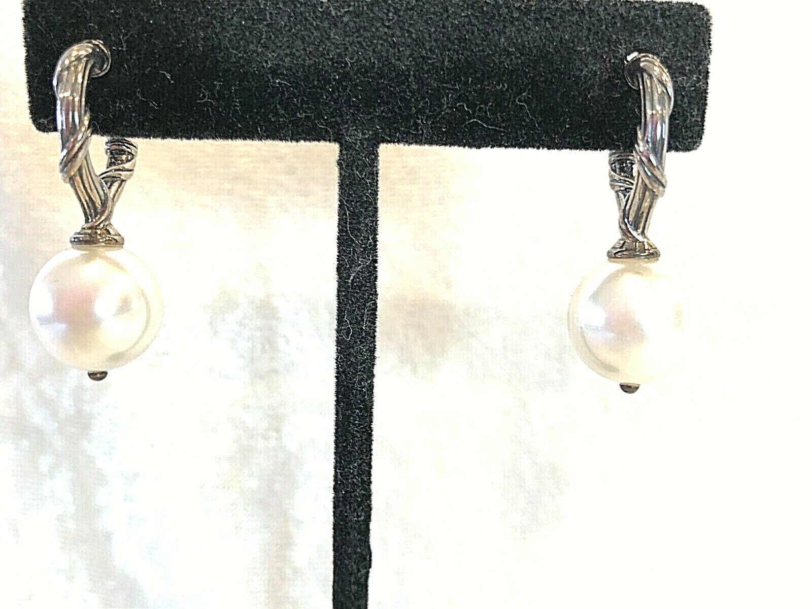 PETER THOMAS ROTH STERLING & SIMULATED WHITE PEARL EARRINGS (M1552-1120)