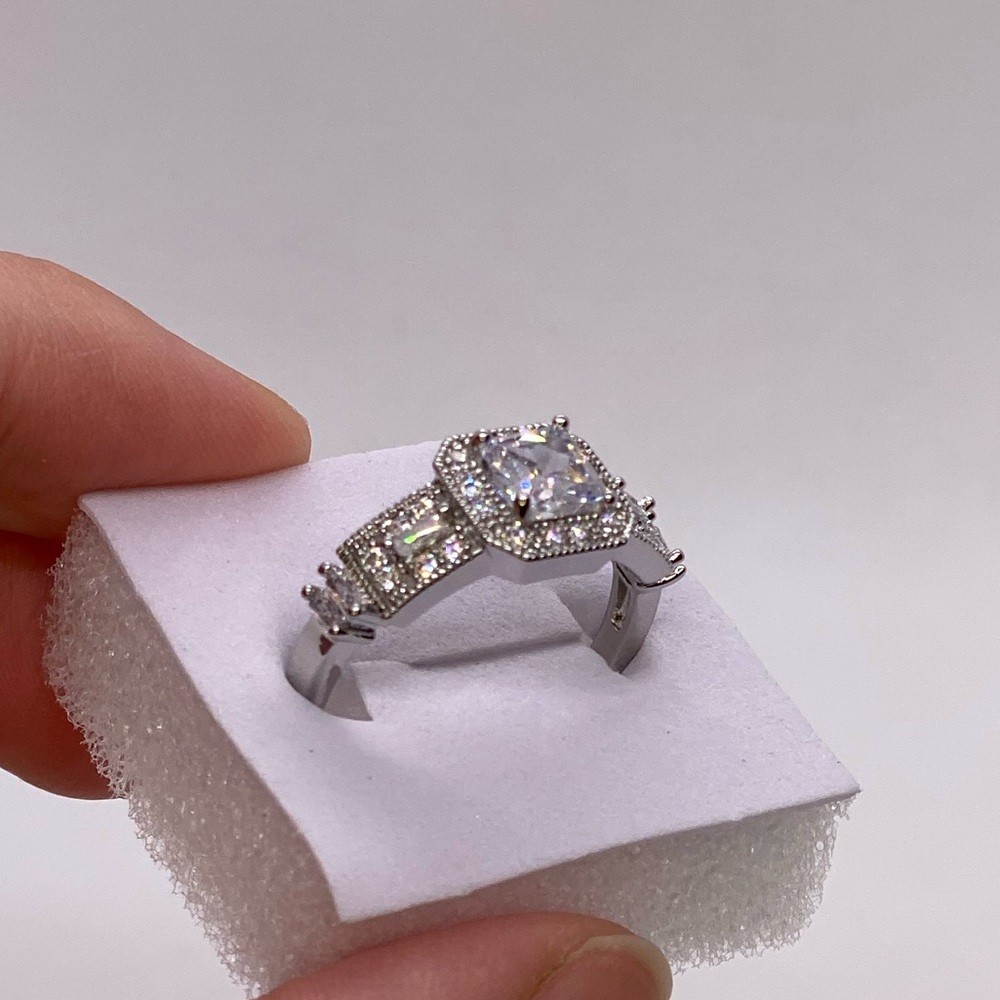 Modern style Sterling Silver Ring with white Sparkly diamond