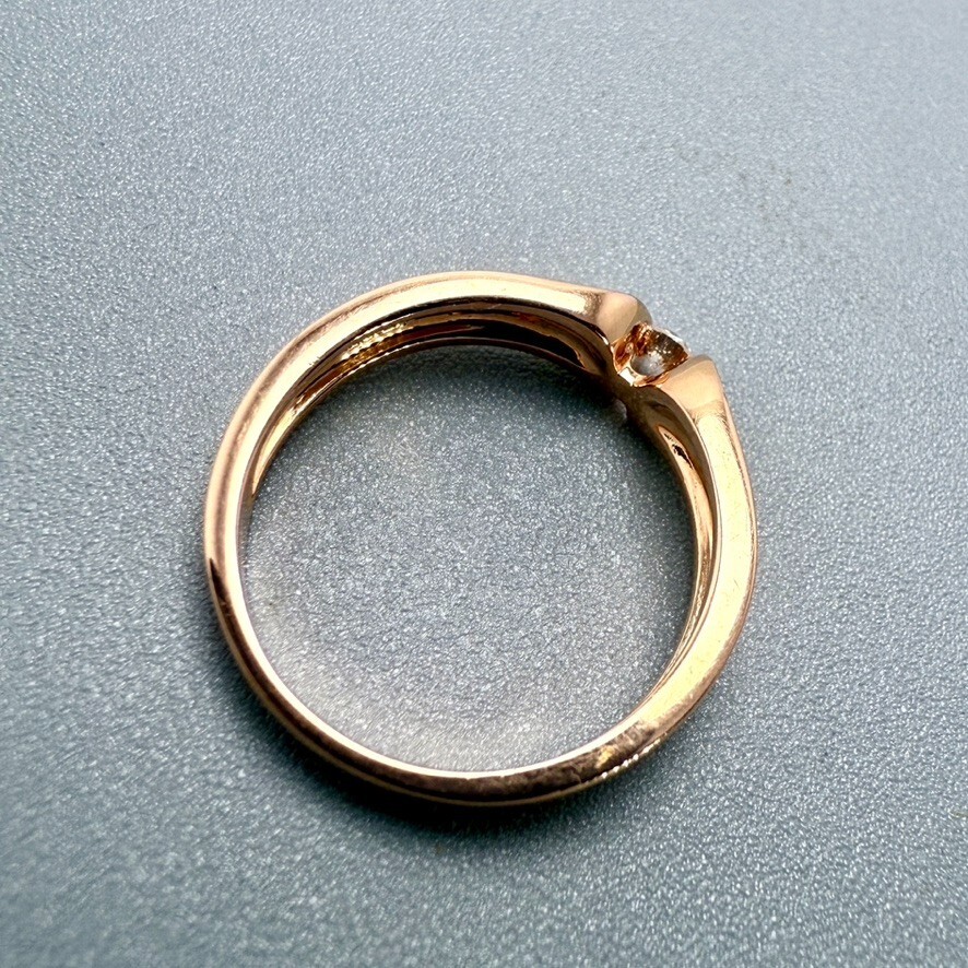 14K Rose Gold 3.0 mm V Band with .07 carat natural Diamond Size 6 3.2 grams