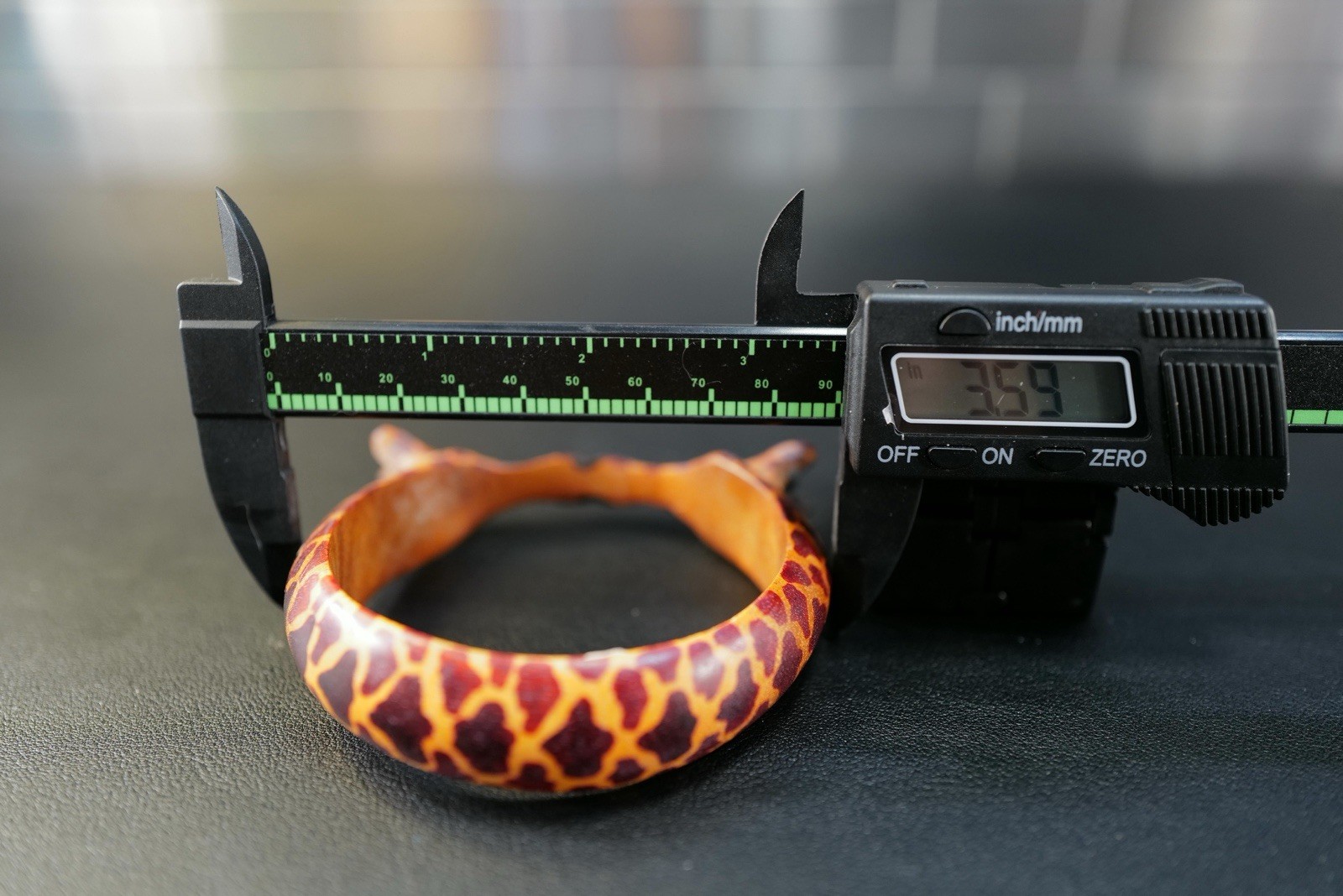 Kenya Carved Giraffe Bangle Bracelet Safari Animal Statement 2.75” Dia African