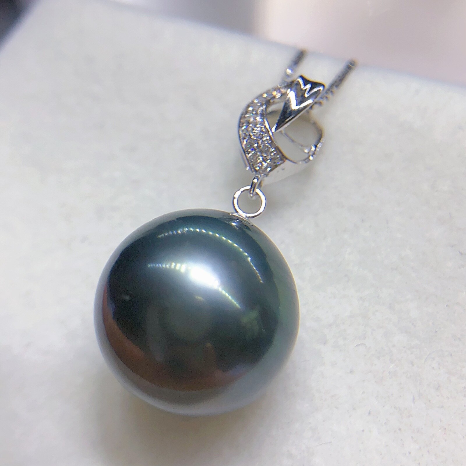 13.7mm Big Tahitian Green Pearl Pendant Intense Black Green Color 18k White Gold