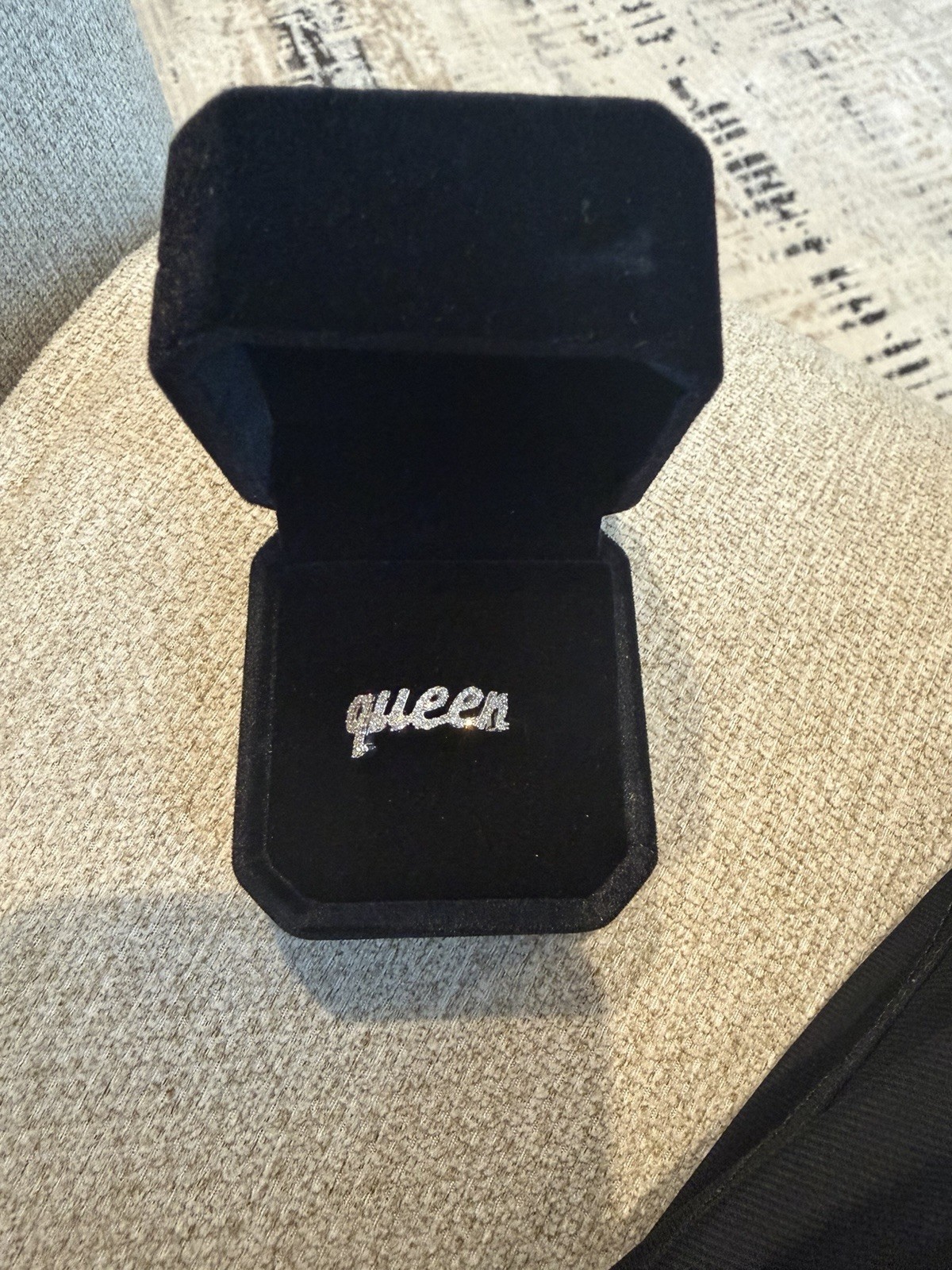 10K White Gold Real Diamond Women’s Cursive “QUEEN” Band Right Hand Ring
