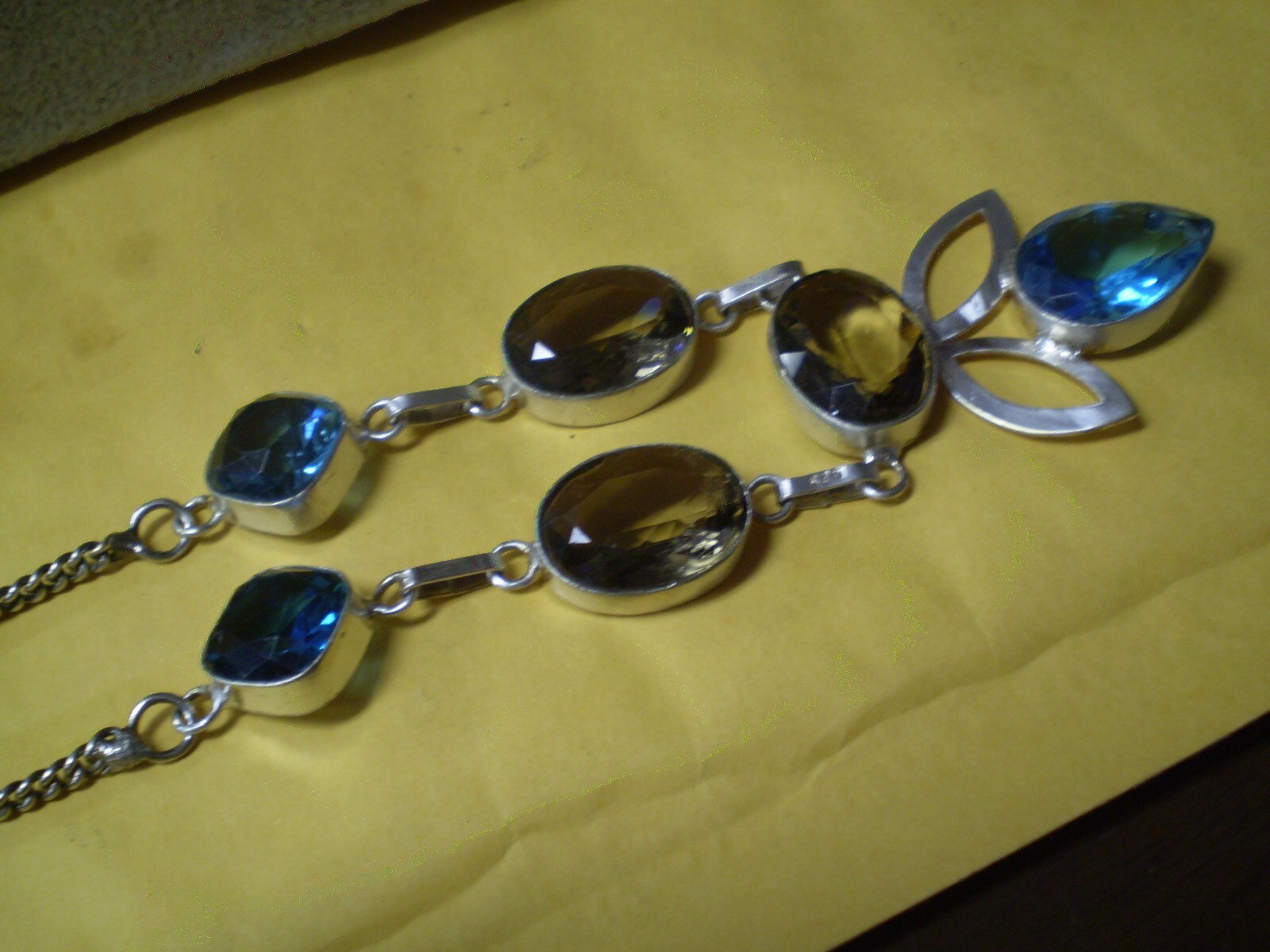 Vintage 925 Sterling Silver Ladies 6 Blue & Smoky Topaz Necklace 25.0 grams