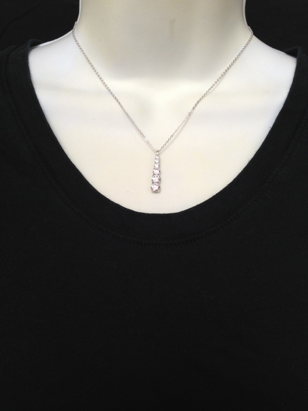 925 Sterling Silver Graduated CZ Bar Pendant Necklace Vertical 22.5mm 18″ Women