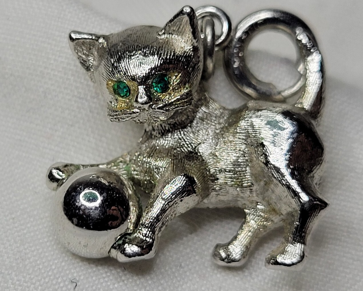 Monet Charm Cat & Yarn Green Rhinestone Eye Vintage Silvertone Metal
