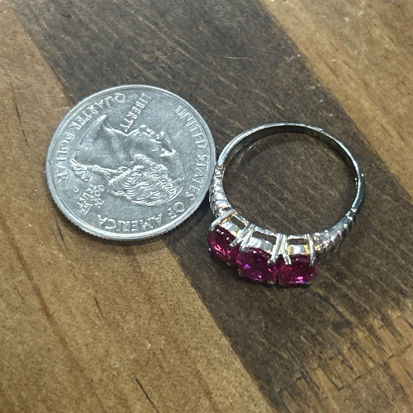 Sterling Silver 3 Magenta Stones Ring Sz 8.25 2.91 Grams