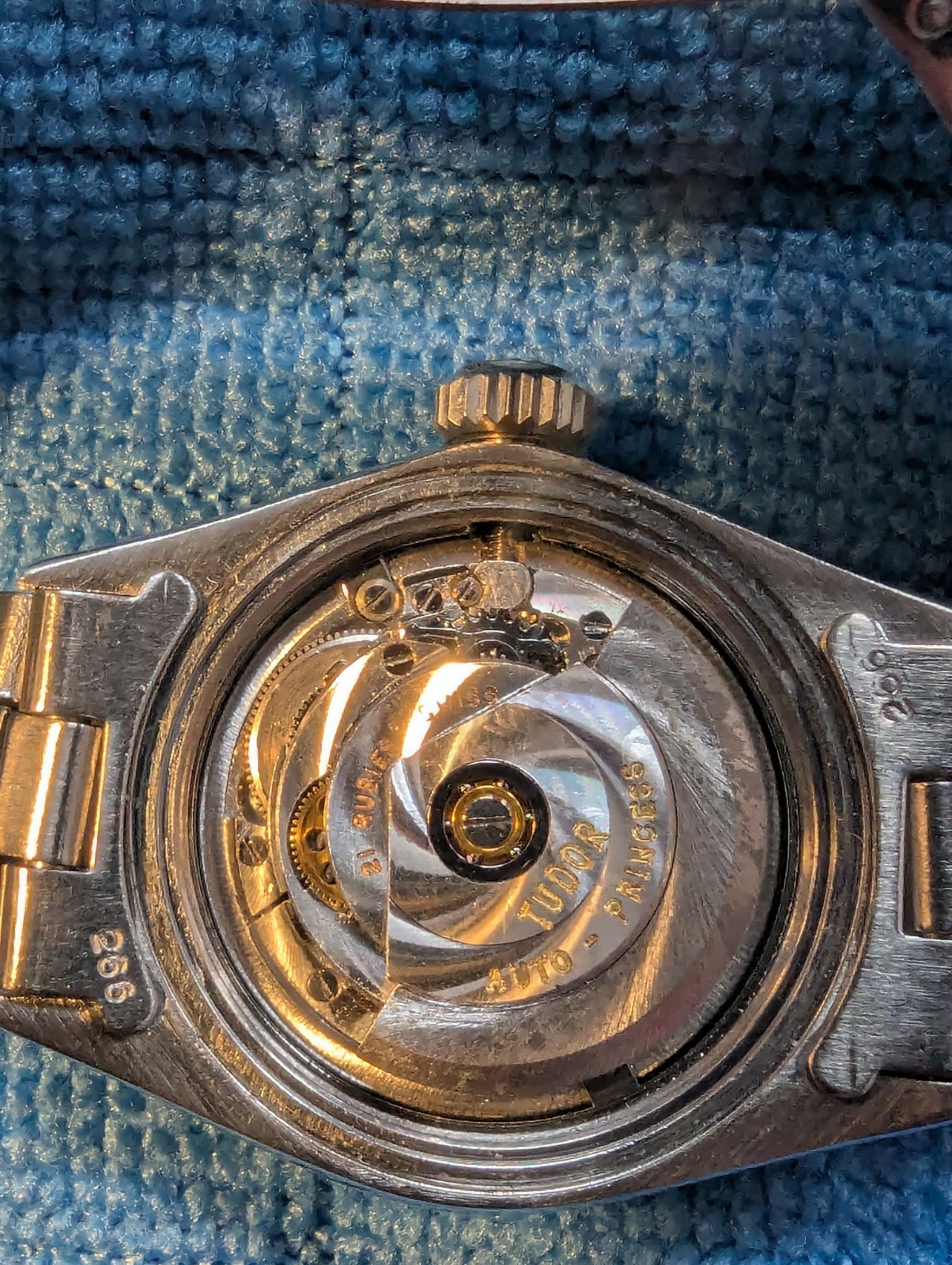 Vintage Tudor Princess Oyster 7597/0 – 1970/72 – Small Rose – Rolex Case/Crown.