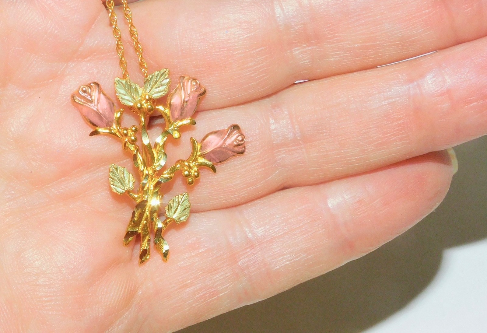 Black Hills Gold 10k Large Rose Bud Pendant Brooch Necklace