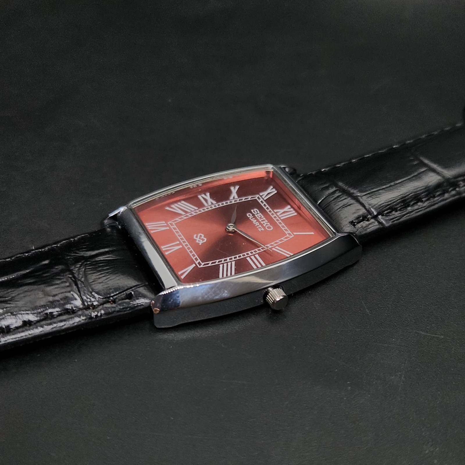Vintage Seiko Slim Quartz Barrel Red Dial 30MM Case Japanese Men’s Watch H34