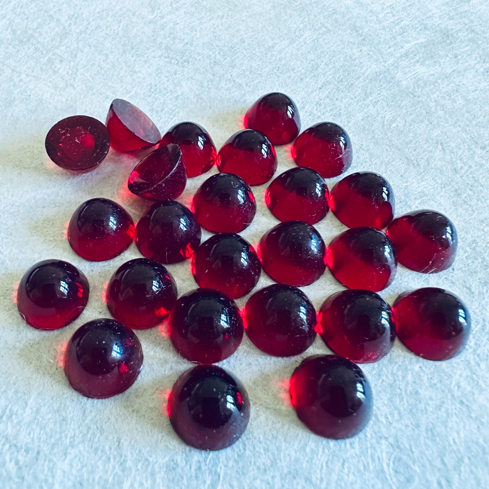 BC264 Vintage glass cabochons 48SS(11.3mm) round siam ruby hicut unfoiled (24)
