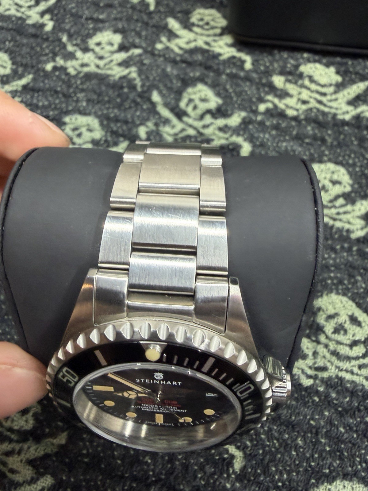 Steinhart Ocean One Automatic Diver 300m “Vintage Red”