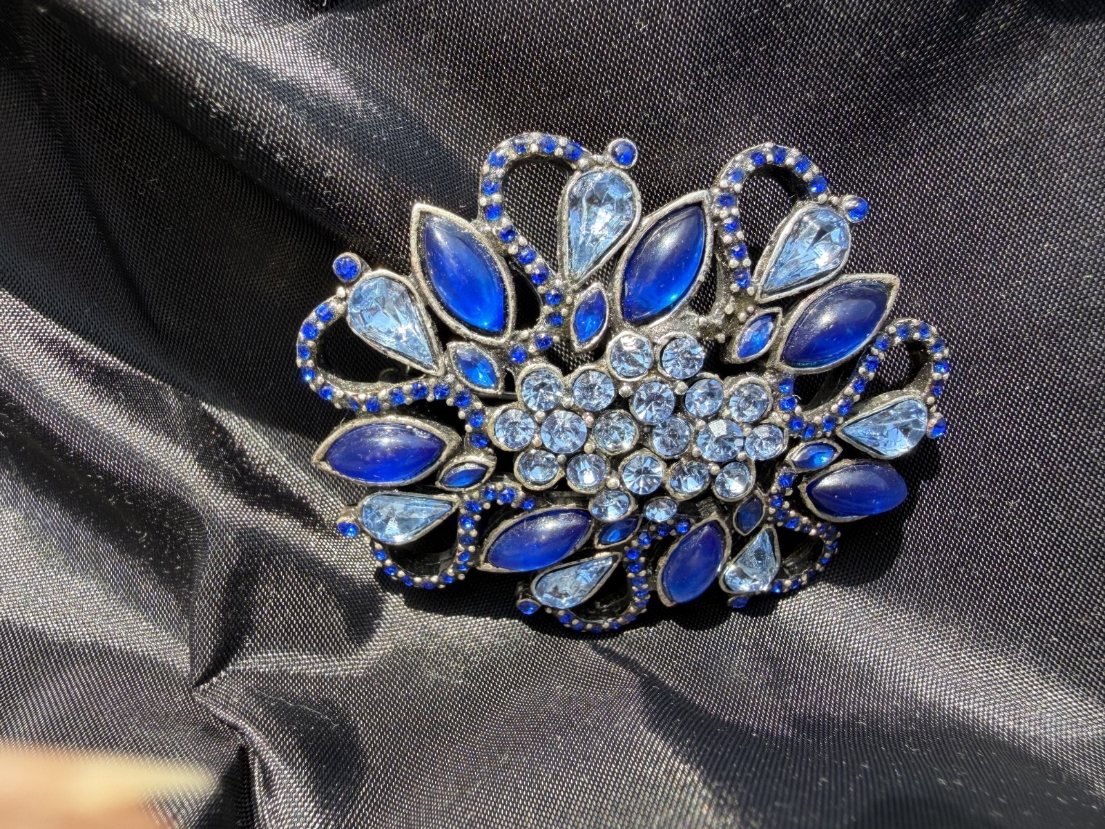 Beautiful Sparkling Silver Light/Dark Blue Teardrop and Round Rhinestone Brooch