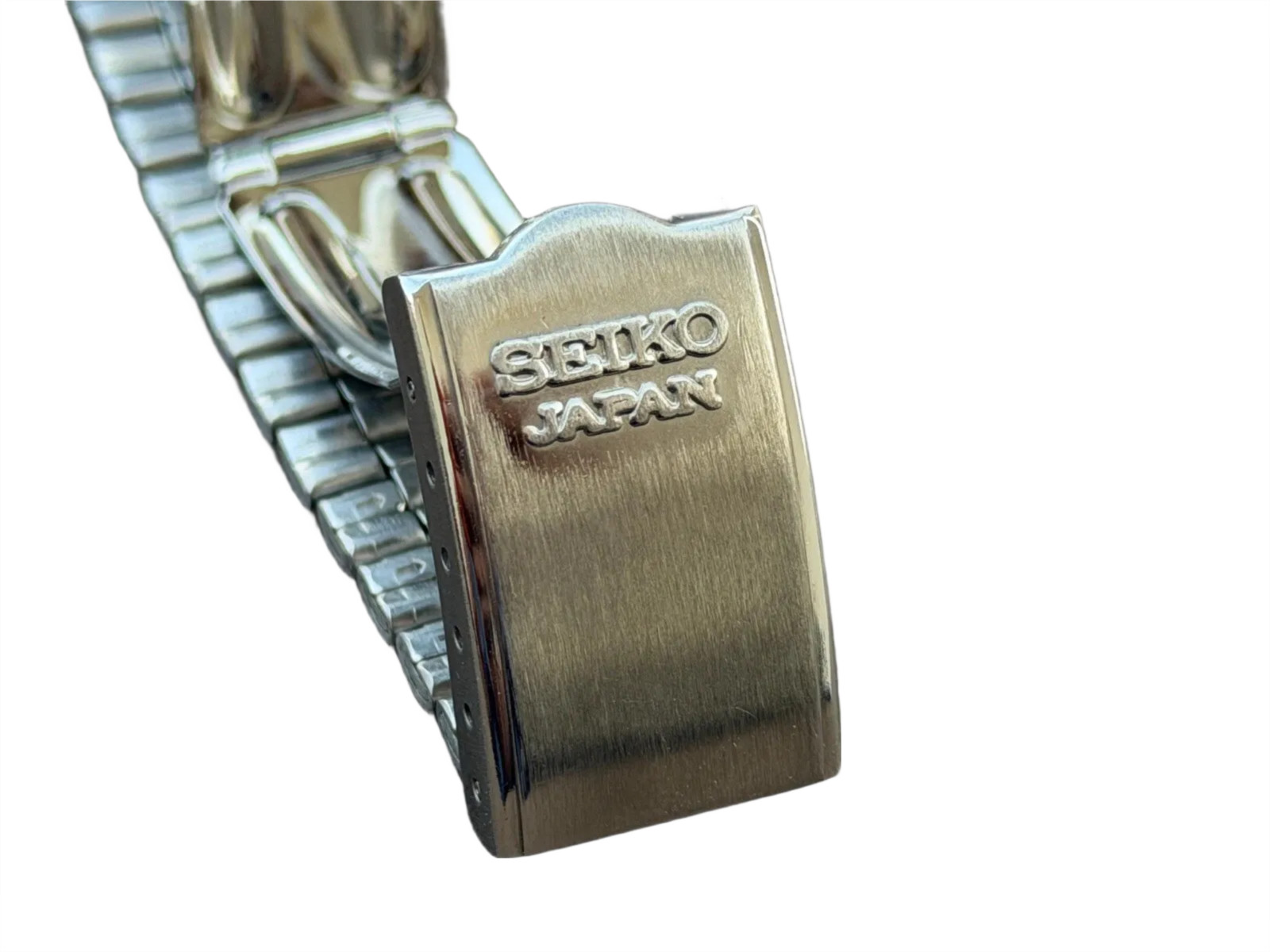 Seiko 5 Automatic Men’s Watch — Silver Dial, 17 Jewels, Vintage — S-124