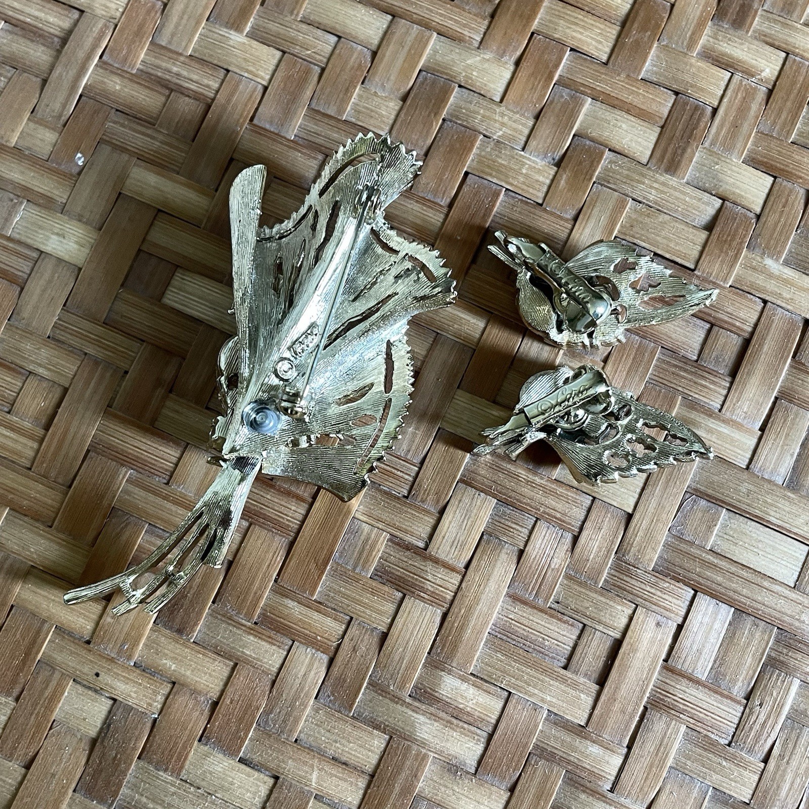 Vintage Signed CORO Pegasus Set Brooch & Earrings. Clear Rhinestones & Green
