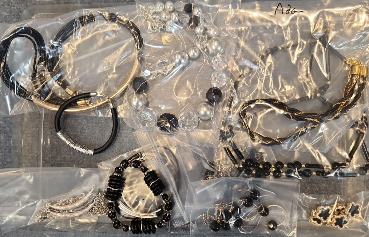 Jewelry Wearable Black Silver & Gold Tones Lot 5 Lbs Reseller # 765