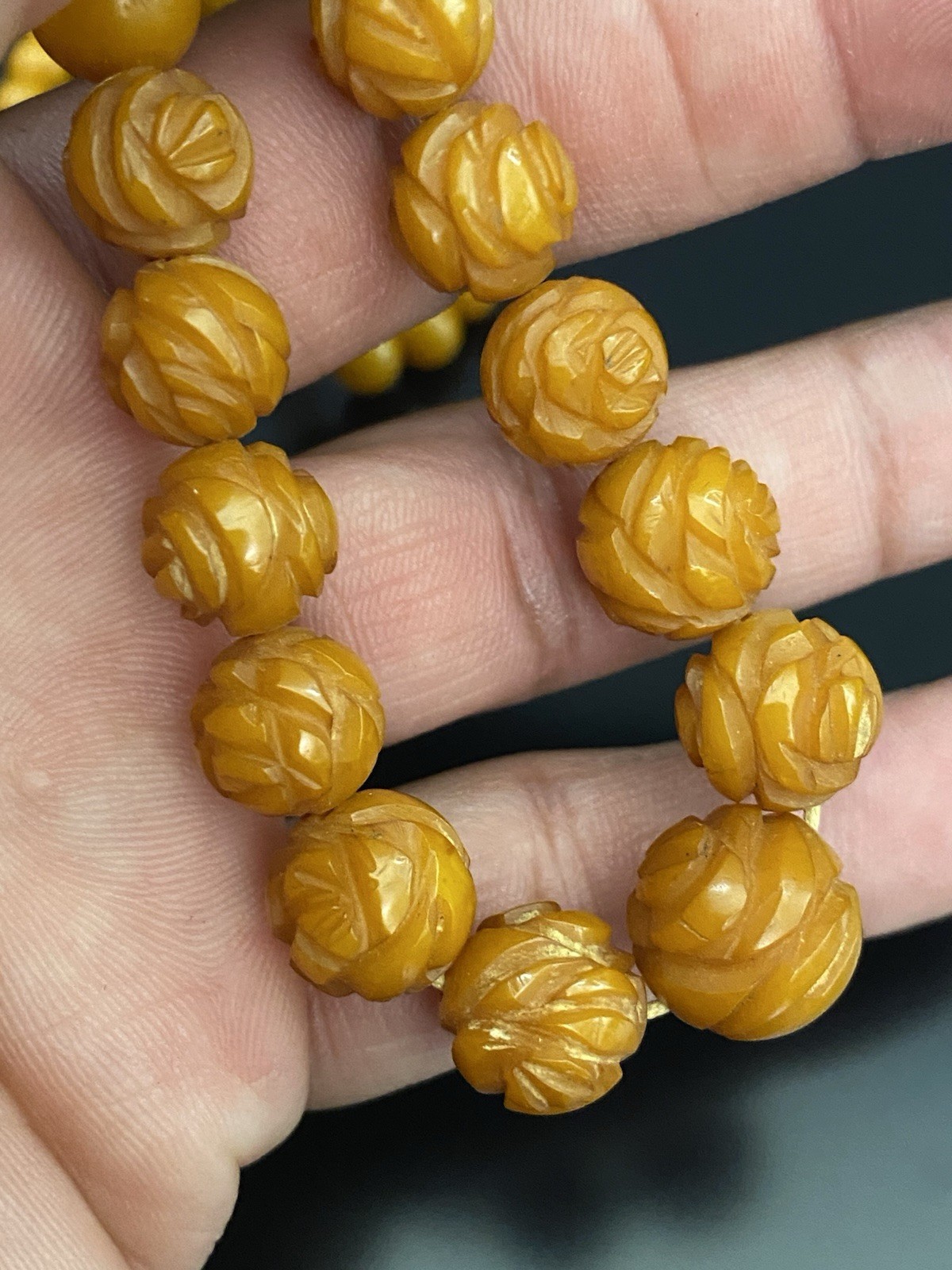 Carved Egg Yolk Butterscotch Amber Bakelite Graduated Bead 21″ Necklace 26.3g
