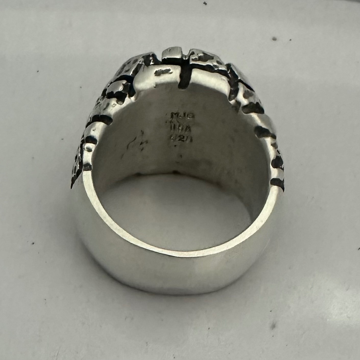 MJG STERLING SILVER . HEAVY NUGGET RING. ROUND TOP. BIKER. 31 GR. SIZE 10+