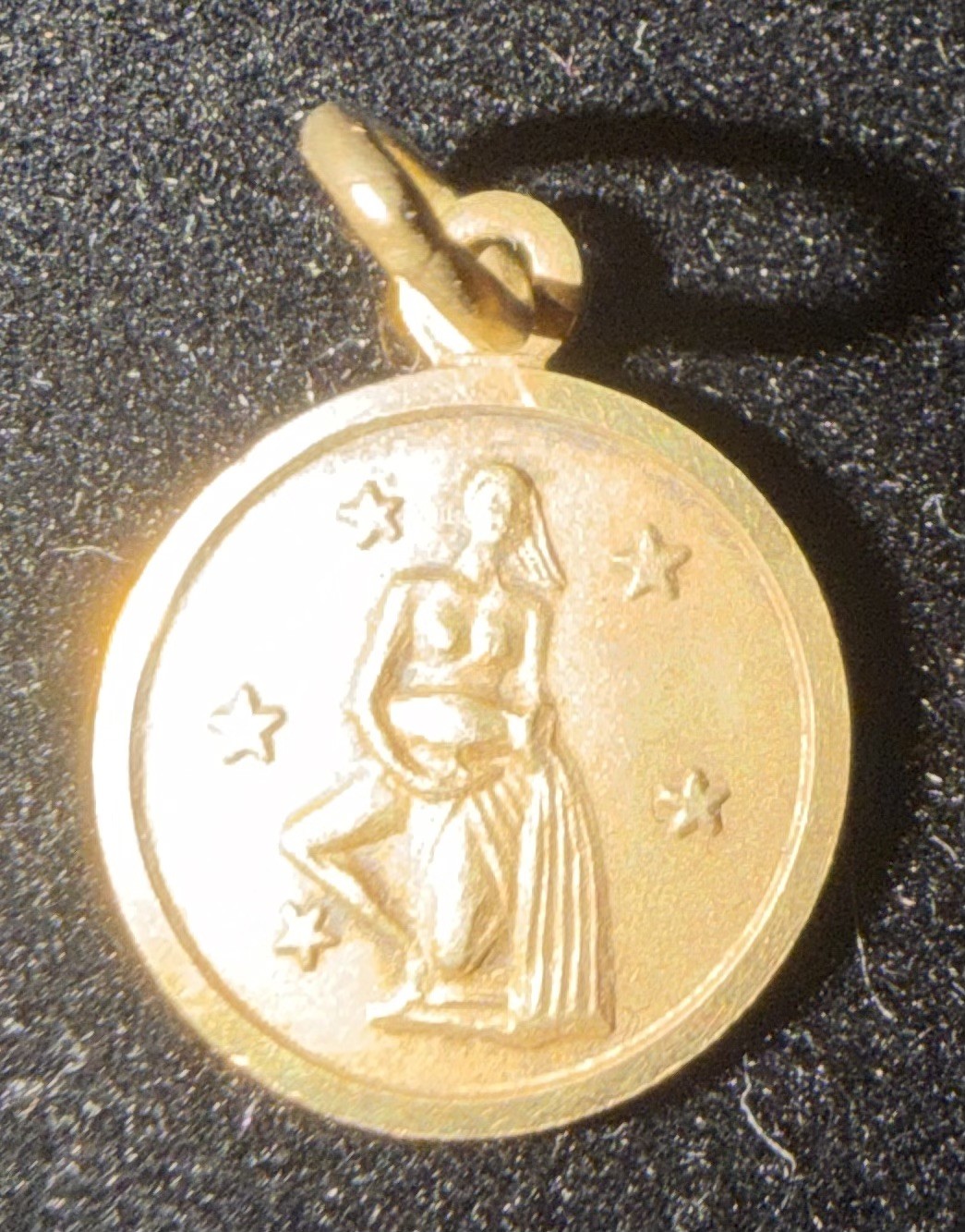 Vintage Collectible 14k Solid Gold Zodiac Aquarius Charm Pendant Necklace Italy