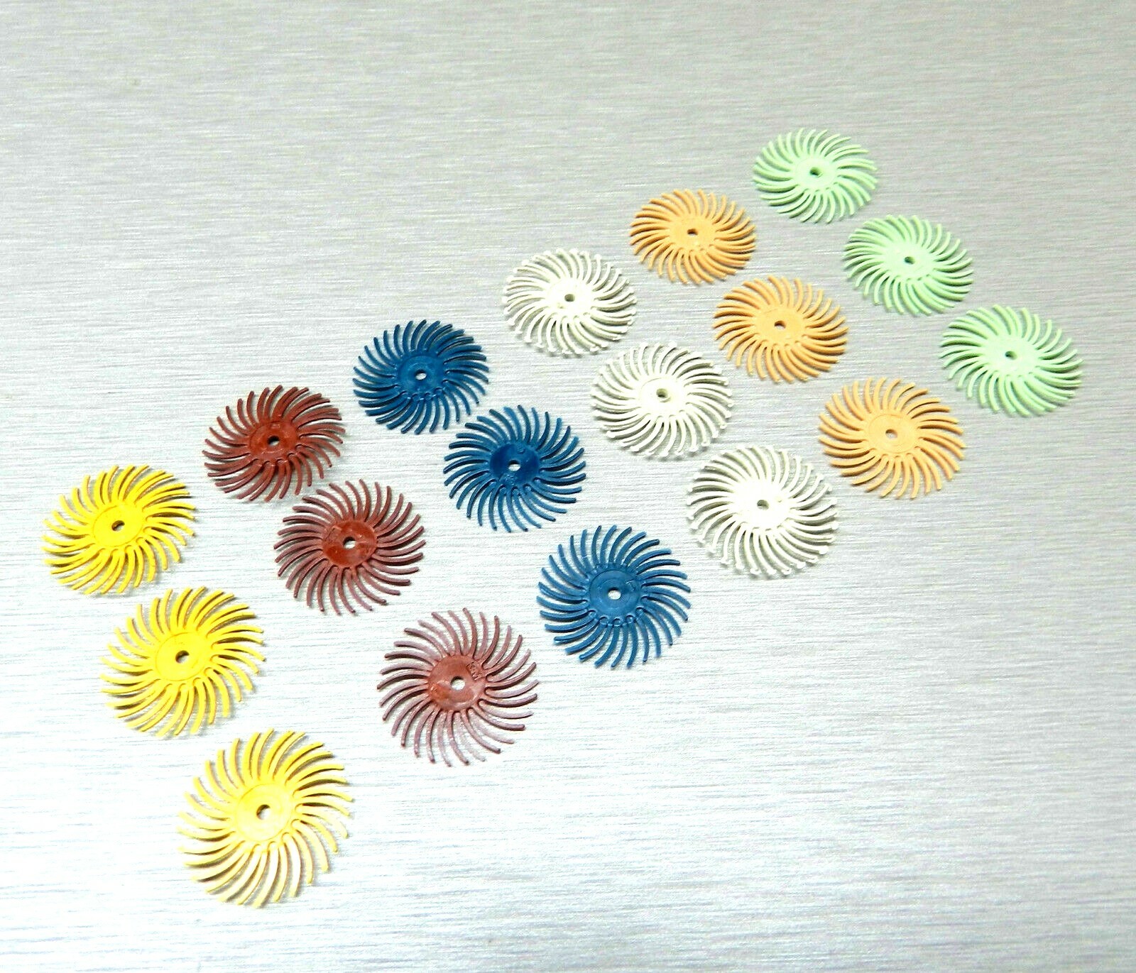 3M Radial Bristle Disc Brush Assortment 19 Pc Set 3/4″ – 6 Grits 3 ea + Mandrel