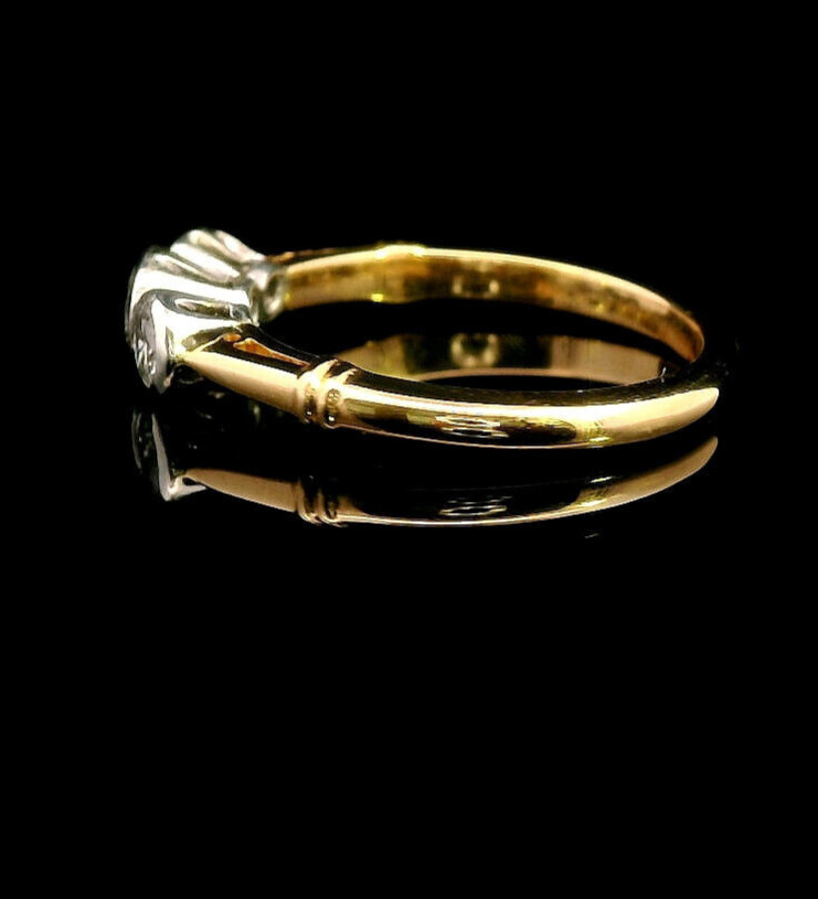 18 ct Yellow and White Gold Diamond Ring, two 0.07ct and a 0.20ct Diamonds
